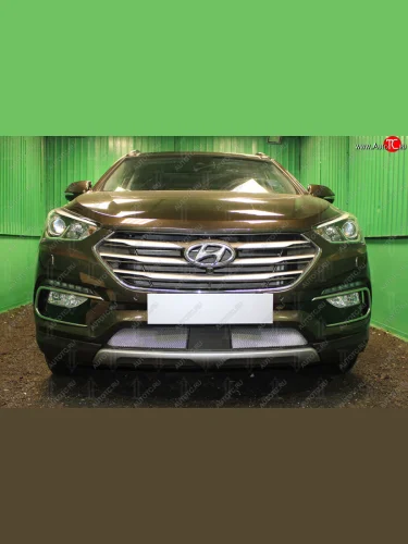 Защитная сетка радиатора в бампер (ячейка 3х7 мм, под датчик ACC, 2 части) Стрелка11 Стандарт (хром) Hyundai Santa Fe DM рестайлинг (2015-2019)