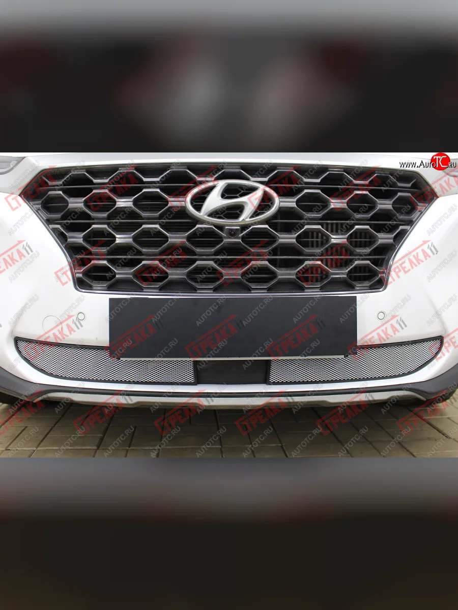 Защитная сетка радиатора в бампер (ячейка 3х7 мм, под датчик ACC, 2 части) Стрелка11 Стандарт Hyundai Santa Fe TM дорестайлинг (2018-2021) (хром)  в Самаре Самарской области