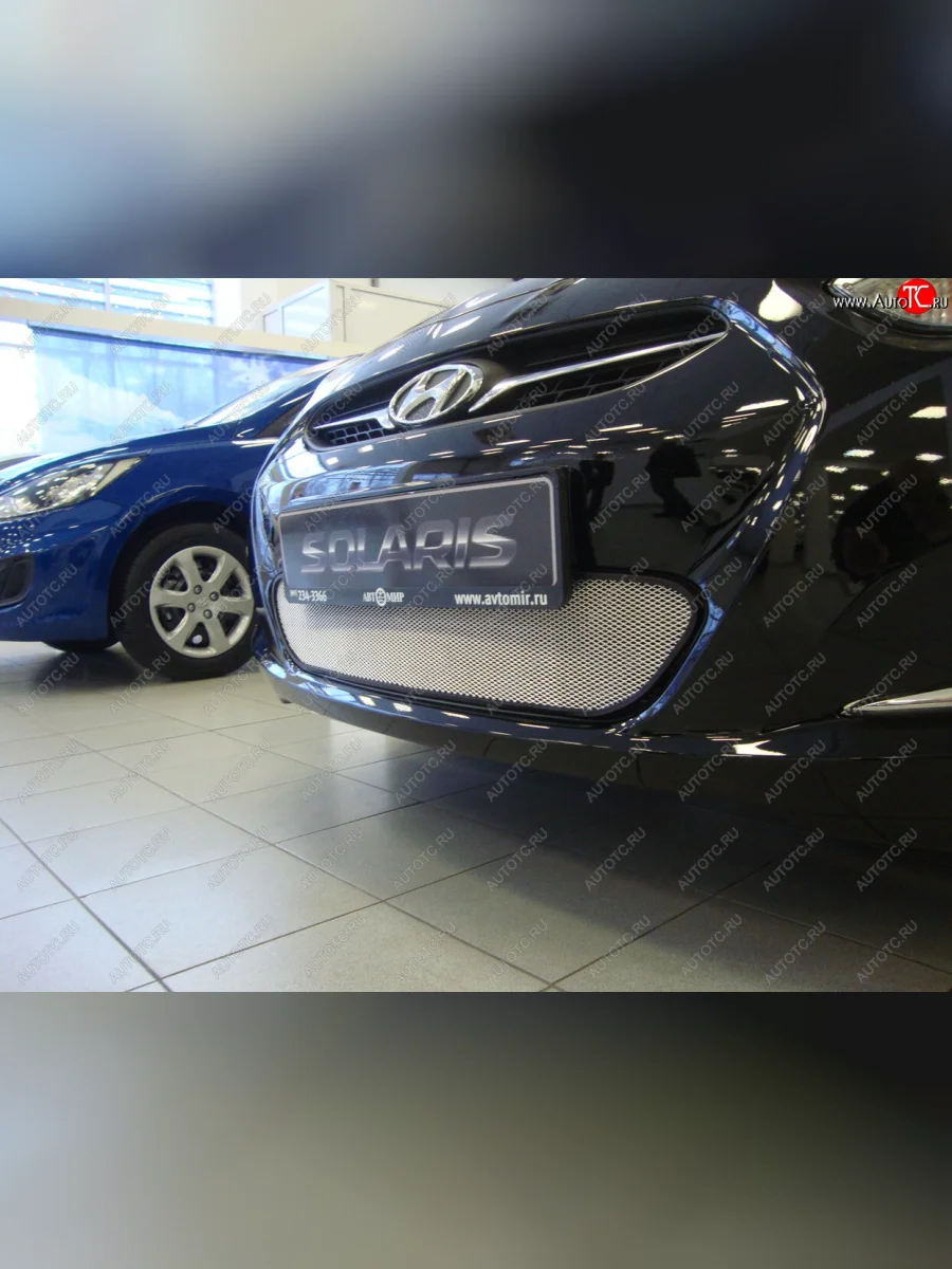 Защитная сетка радиатора в бампер (ячейка 3х7 мм) Стрелка11 Стандарт Hyundai Solaris RBr седан дорестайлинг (2010-2014) (хром)  с доставкой в г. Пермь