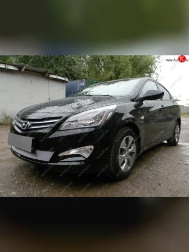 Защитная сетка радиатора в бампер (ячейка 3х7 мм) Стрелка11 Стандарт (хром) Hyundai Solaris RBr хэтчбэк рестайлинг (2014-2017)