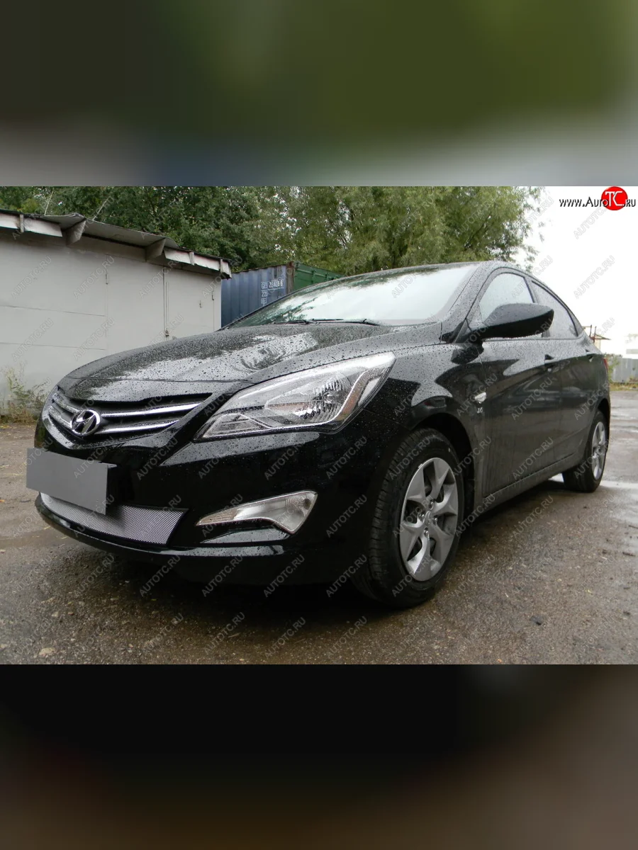 Защитная сетка радиатора в бампер (ячейка 3х7 мм) Стрелка11 Стандарт Hyundai Solaris RBr хэтчбэк рестайлинг (2014-2017) (хром)  с доставкой в г. Керчь
