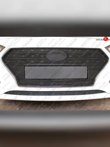 Защитная сетка радиатора в бампер (ячейка 4х10 мм, верх) Стрелка11 Премиум (закрытый логотип, черная) Hyundai Solaris HCR седан дорестайлинг (2017-2020)