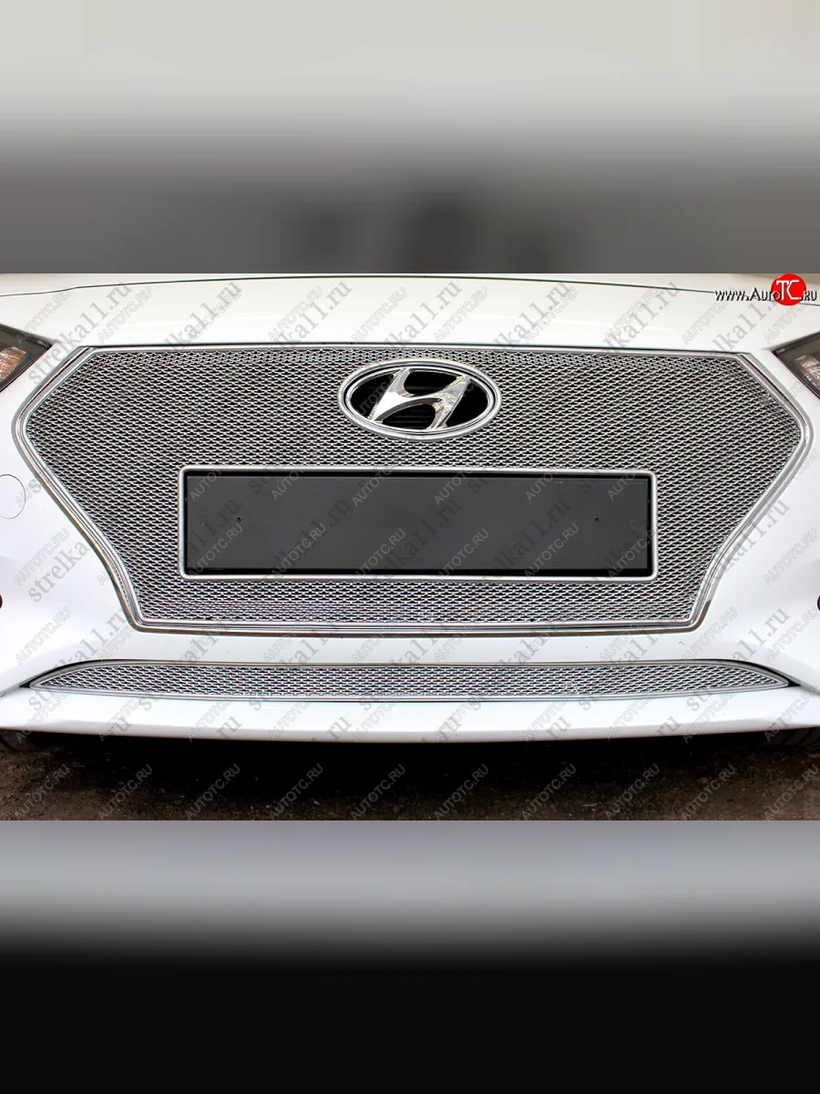 Защитная сетка радиатора в бампер (ячейка 4х10 мм, верх) Стрелка11 Премиум Hyundai Solaris HCR седан дорестайлинг (2017-2020) (открытый логотип, хром)  с доставкой в г. Самара