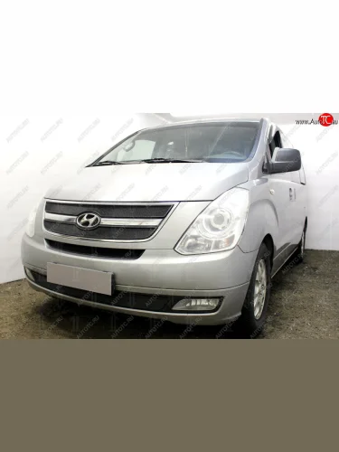 Защитная сетка радиатора в бампер (ячейка 3х7 мм, верх, 3 части) Стрелка11 Стандарт (черная) Hyundai Starex/Grand Starex/H1 TQ дорестайлинг (2007-2013)