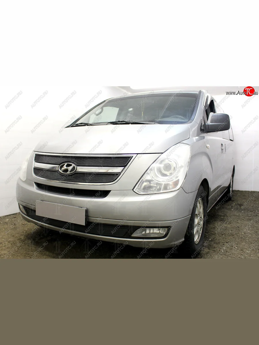 Защитная сетка радиатора в бампер (ячейка 3х7 мм, верх, 3 части) Стрелка11 Стандарт Hyundai Starex/Grand Starex/H1 TQ дорестайлинг (2007-2013) (черная)  с доставкой в г. Керчь