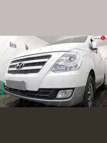 Защитная сетка радиатора в бампер (ячейка 3х7 мм, верх, 4 части) Стрелка11 Стандарт (черная) Hyundai Starex/Grand Starex/H1 TQ рестайлинг (2014-2018)