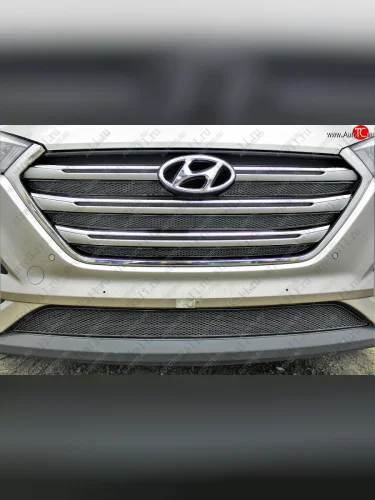 Защитная сетка радиатора в бампер (ячейка 3х7 мм, верх, 4 части, Travel,Prime,Dynamic, High) Стрелка11 Стандарт (черная) Hyundai Tucson TL дорестайлинг (2015-2018)