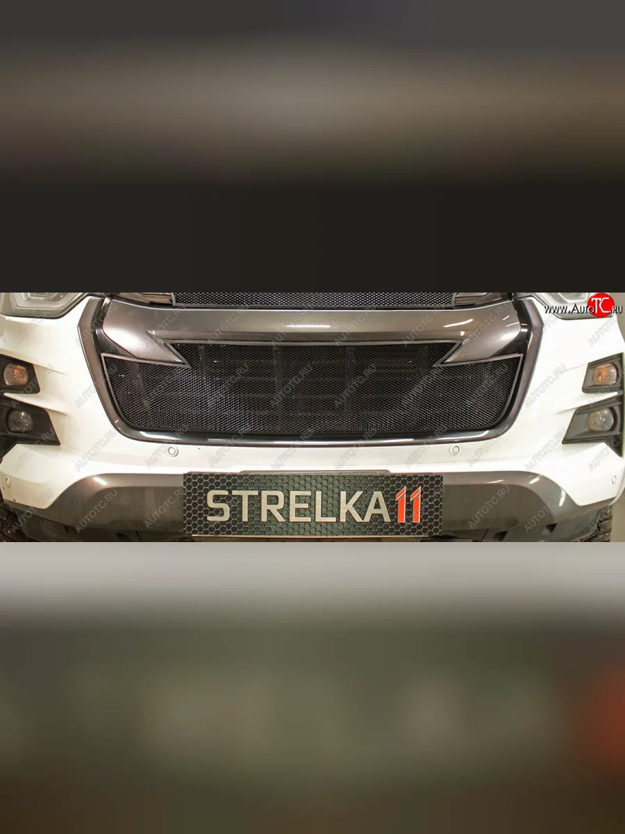 Защитная сетка радиатора в бампер (ячейка 3х7 мм) Стрелка11 Стандарт Isuzu D-Max RG DoubleCab (2020-2023) (черная)  с доставкой в г. Керчь