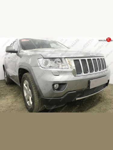 Защитная сетка радиатора в бампер (ячейка 3х7 мм) Стрелка11 Стандарт (черная) Jeep Grand Cherokee WK2 дорестайлинг (2010-2013)