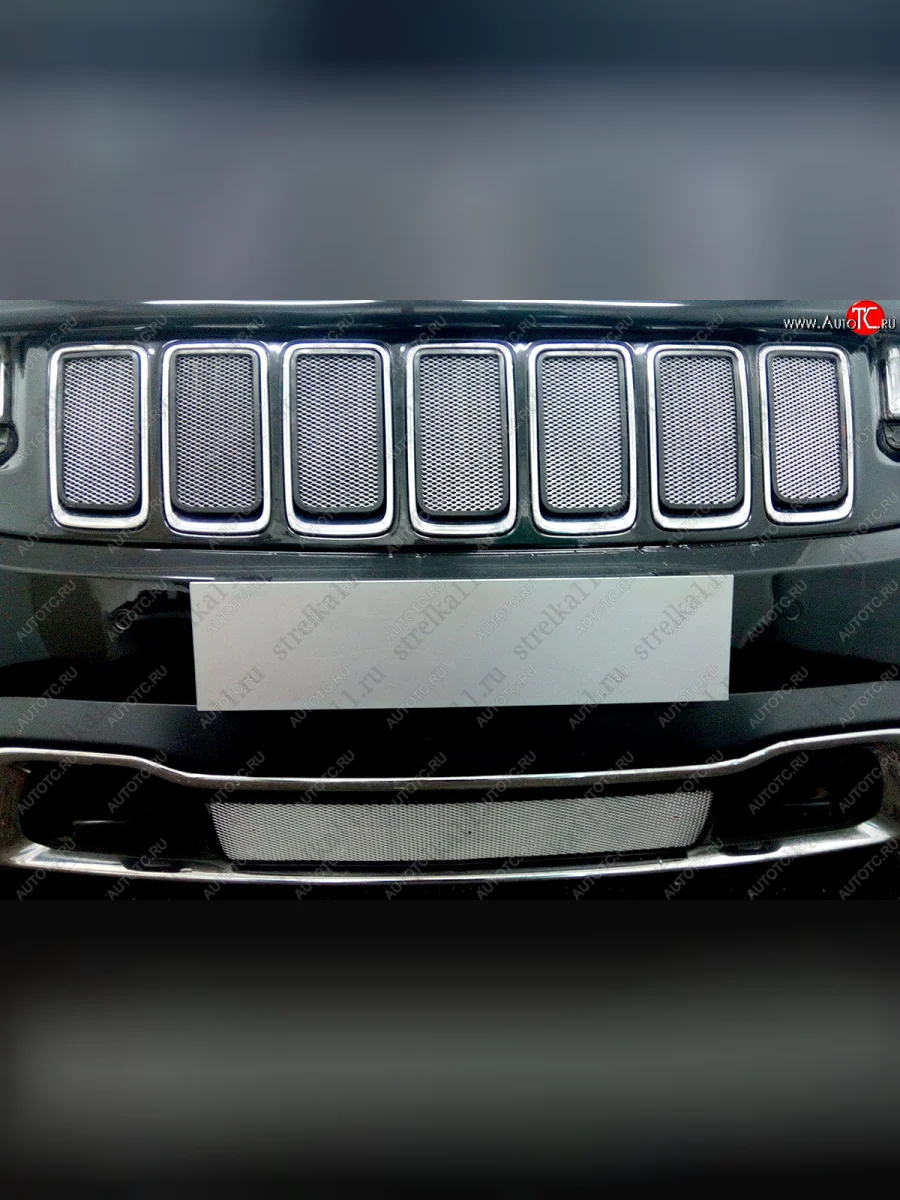Защитная сетка радиатора в бампер (ячейка 3х7 мм, кроме SRT8) Стрелка11 Стандарт Jeep Grand Cherokee WK2 1-ый рестайлинг (2013-2018) (хром, без зимней заглушки)  в Перми Пермском крае