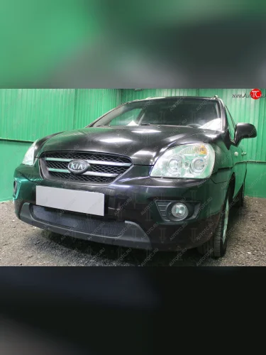 Защитная сетка радиатора в бампер (ячейка 3х7 мм) Стрелка11 Стандарт (черная) KIA Carens UN (2006-2013)