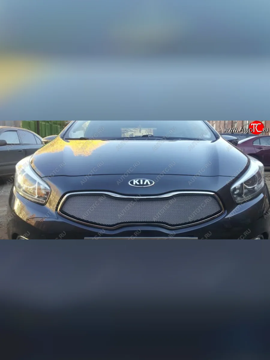 Защитная сетка радиатора в бампер (ячейка 3х7 мм, верх) Стрелка11 Стандарт KIA Ceed 2 JD дорестайлинг универсал (2012-2016) (хром)  с доставкой в г. Керчь