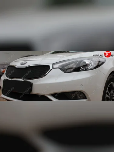 Защитная сетка в решетку радиатора (ячейка 3х7 мм) Стрелка11 Стандарт (черная) KIA Cerato 3 YD дорестайлинг седан (2013-2016)