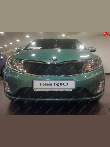 Защитная сетка в решетку радиатора (ячейка 3х7 мм, Комфорт, Люкс, Престиж) Стрелка11 Стандарт (черная) KIA Rio 3 QB дорестайлинг седан (2011-2015)