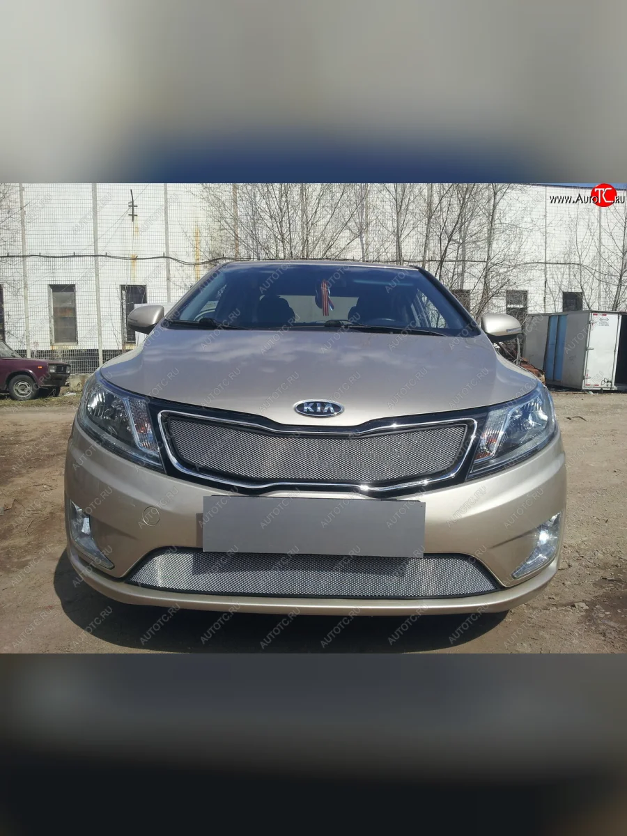 Защитная сетка радиатора в бампер (ячейка 3х7 мм) Стрелка11 Стандарт KIA Rio 3 QB дорестайлинг седан (2011-2015) (хром)  в Керчи Республика Крым