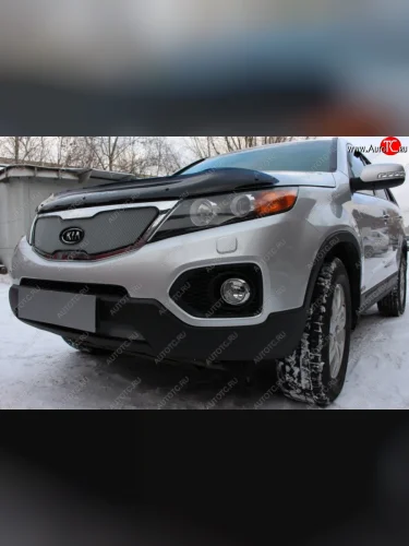 Защитная сетка в решетку радиатора (ячейка 3х7 мм, под логотип) Стрелка11 Стандарт (хром) KIA Sorento XM дорестайлинг (2009-2012)