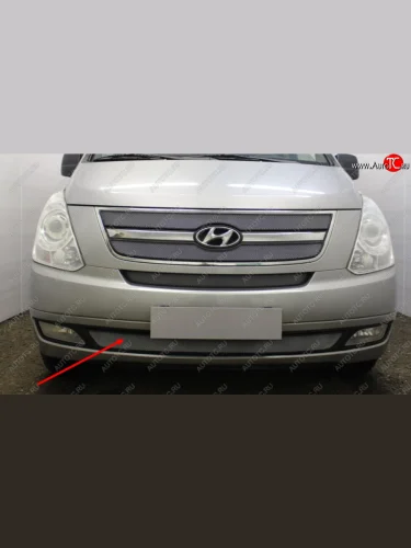 Защитная сетка радиатора в передний бампер (ячейка 3х7 мм, под буксировочный крюк) Стрелка11 Стандарт (цвет: хром) Hyundai Starex/Grand Starex/H1 TQ дорестайлинг (2007-2013)