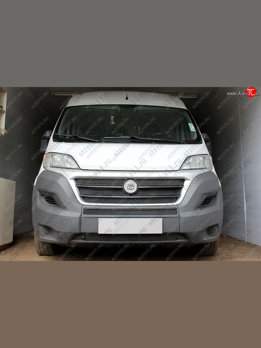 Защитная сетка в бампер (ячейка 3х7 мм, 5 частей) Alfeco Стандарт Fiat Ducato 290 (2014-2025) (Чёрная)  в Воронеже Воронежской области