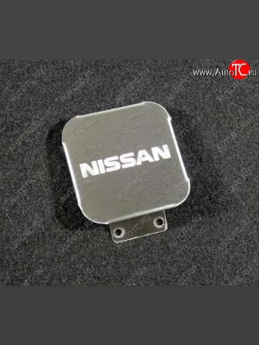 Заглушка на фаркоп с логотипом Nissan (на фаркопы TCC, нержавеющая сталь) TCC Nissan Terrano D10 рестайлинг (2016-2022)