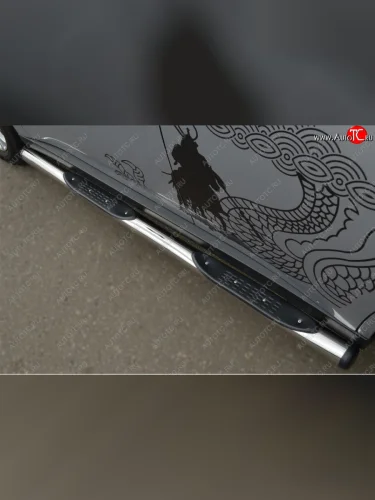 Защита порогов с пластиковыми вставками для ног из круглой трубы диаметром 76 мм SLITKOFF (Защита порогов с заглушками на торцах (вариант 2)) Mitsubishi Outlander GF дорестайлинг (2012-2014)