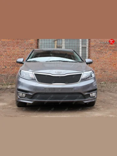 Защитная сетка в бампер (низ, ячейка 3х7 мм) Alfeco Стандарт (Чёрная) KIA Rio 3 QB хэтчбек 5 дв. рестайлинг (2015-2017)