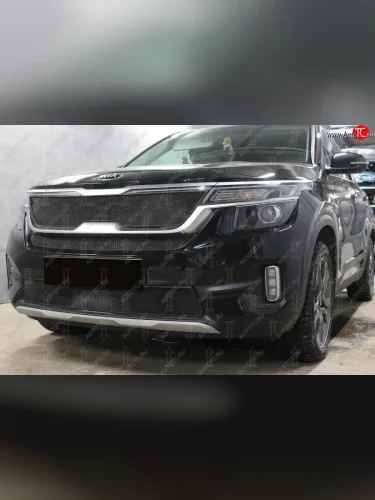 Защитная сетка в бампер (низ, с датчиком SCC, ячейка 3х7 мм) Alfeco Стандарт (Чёрная) KIA Seltos SP2 дорестайлинг (2019-2022)