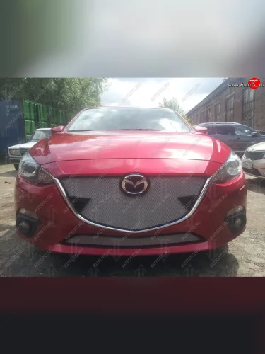 Защитная сетка в бампер (верх, ячейка 3х7 мм, с парктроником) Alfeco Стандарт (Хром) Mazda 3/Axela BM дорестайлинг, хэтчбэк (2013-2016)