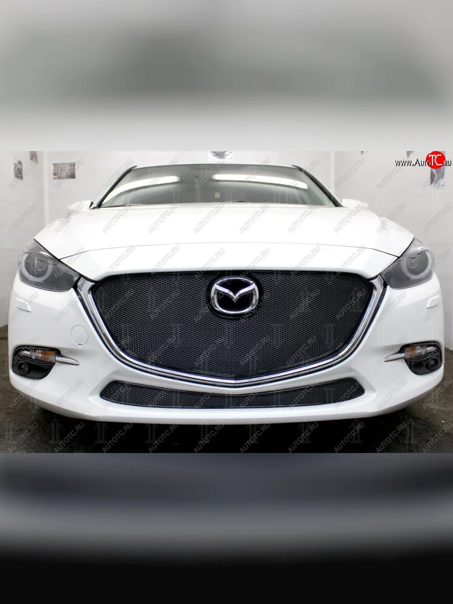 Защитная сетка в бампер (верх, ячейка 4х10 мм, без рамки под номер) Alfeco Премиум Mazda 3/Axela BM рестайлинг, хэтчбэк (2016-2019) (Чёрная)  в Перми Пермском крае