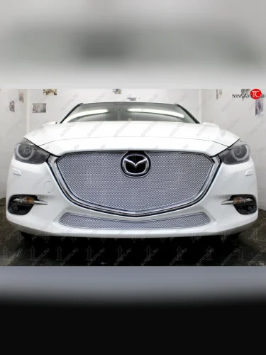 Защитная сетка в бампер (верх, ячейка 4х10 мм, без рамки под номер) Alfeco Премиум (Хром) Mazda 3/Axela BM рестайлинг, хэтчбэк (2016-2019)