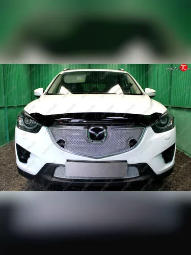 Защитная сетка в бампер (верх, с парктроником, ячейка 4х10 мм) Alfeco Премиум (Хром) Mazda CX-5 KE рестайлинг (2015-2017)