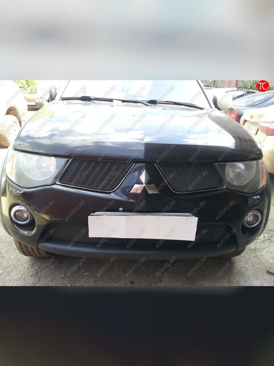 Защитная сетка в бампер (верх, 2 части, ячейка 3х7 мм) Alfeco Стандарт Mitsubishi L200 4  дорестайлинг (2006-2014) (Чёрная)  в Воронеже Воронежской области