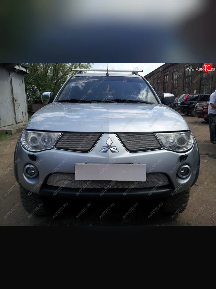 Защитная сетка в бампер (верх, 2 части, ячейка 3х7 мм) Alfeco Стандарт Mitsubishi L200 4  дорестайлинг (2006-2014) (Хром)  с доставкой в г. Керчь