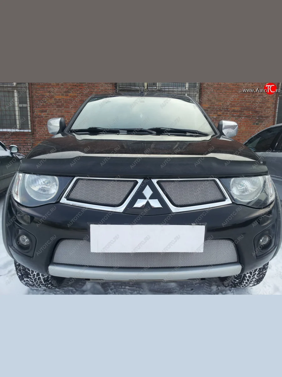 Защитная сетка в бампер (верх, 2 части, ячейка 3х7 мм) Alfeco Стандарт Mitsubishi L200 4  дорестайлинг (2006-2014) (Хром)  с доставкой в г. Керчь