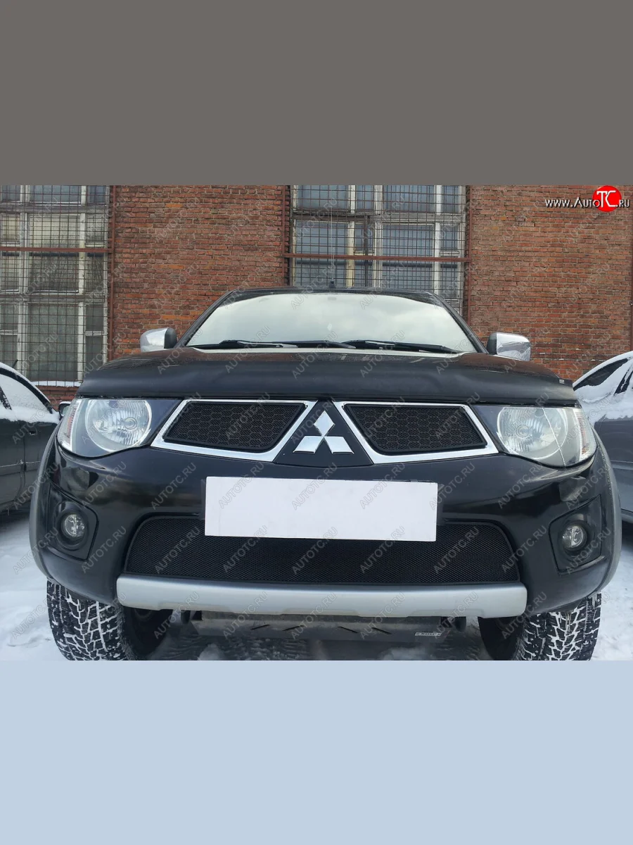 Защитная сетка в бампер (низ, ячейка 3х7 мм) Alfeco Стандарт Mitsubishi L200 4  дорестайлинг (2006-2014) (Чёрная)  в Керчи Республика Крым