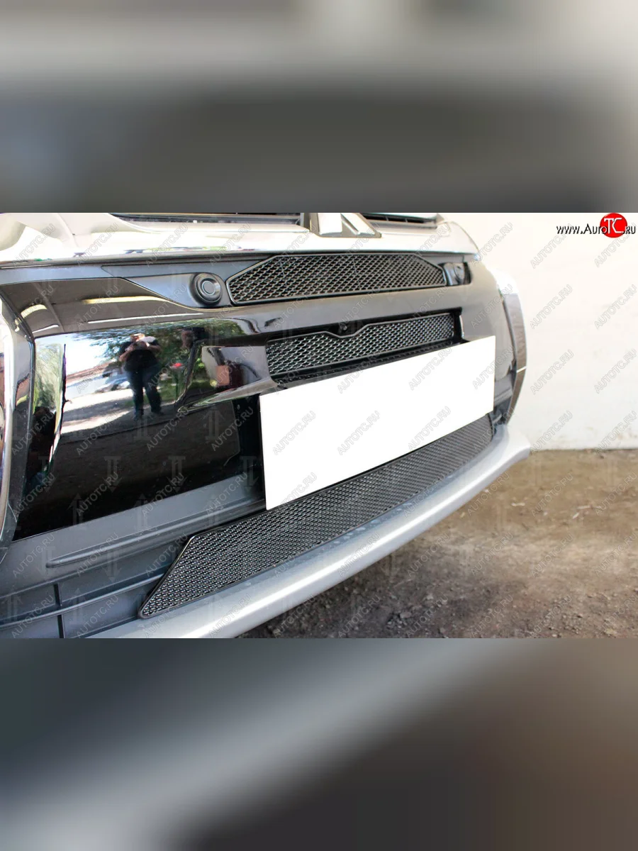 Защитная сетка в бампер (3 части, с парктроником и камерой, ячейка 4х10 мм) Alfeco Премиум Mitsubishi Outlander GF 2-ой рестайлинг (2015-2018) (Чёрная)  в Керчи Республика Крым