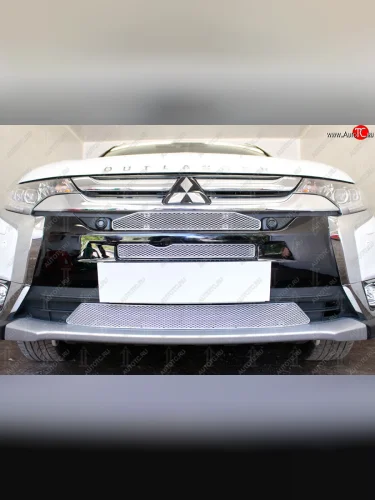Защитная сетка в бампер (3 части, с парктроником и камерой, ячейка 4х10 мм) Alfeco Премиум (Хром) Mitsubishi Outlander GF 2-ой рестайлинг (2015-2018)