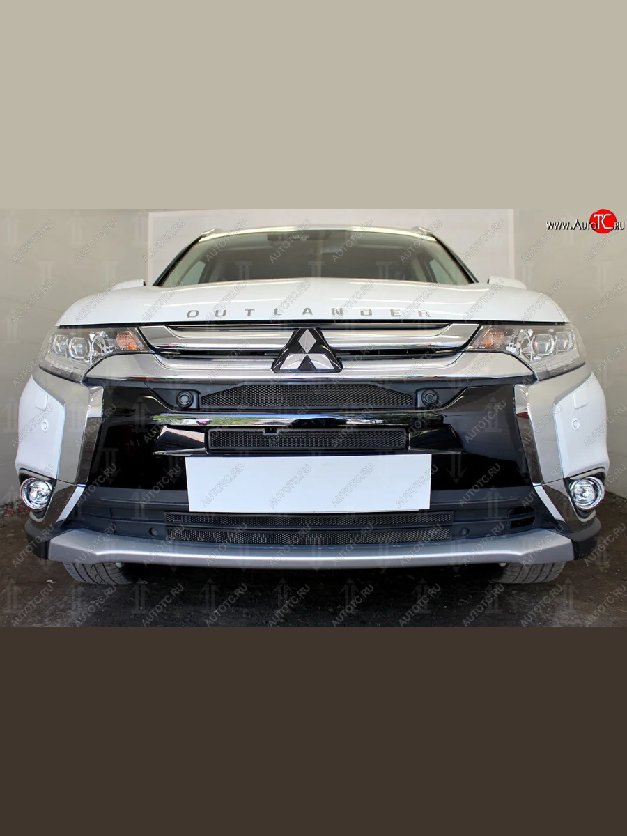 Защитная сетка в бампер (4 части, с парктроником, ячейка 3х7 мм) Alfeco Стандарт Mitsubishi Outlander GF 2-ой рестайлинг (2015-2018) (Чёрная)  в Керчи Республика Крым