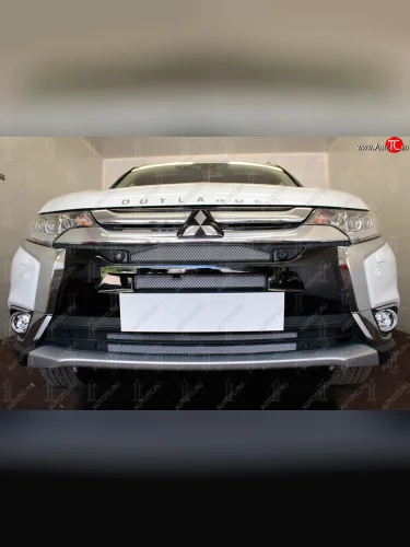 Защитная сетка в бампер (4 части, с парктроником, ячейка 3х7 мм) Alfeco Стандарт (Хром) Mitsubishi Outlander GF 2-ой рестайлинг (2015-2018)