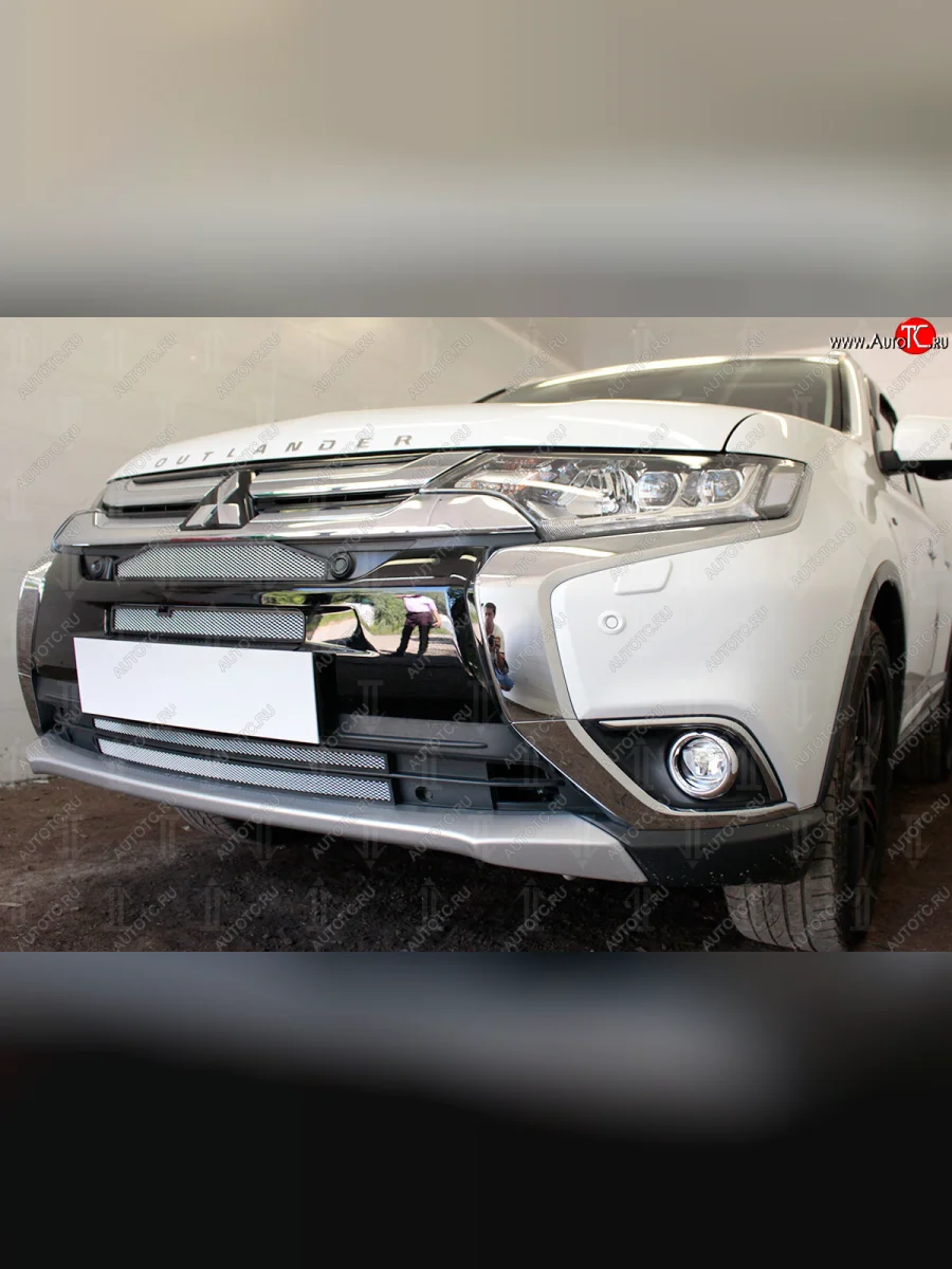 Защитная сетка в бампер (4 части, с парктроником и камерой, ячейка 3х7 мм) Alfeco Стандарт Mitsubishi Outlander GF 2-ой рестайлинг (2015-2018) (Хром)  в Керчи Республика Крым