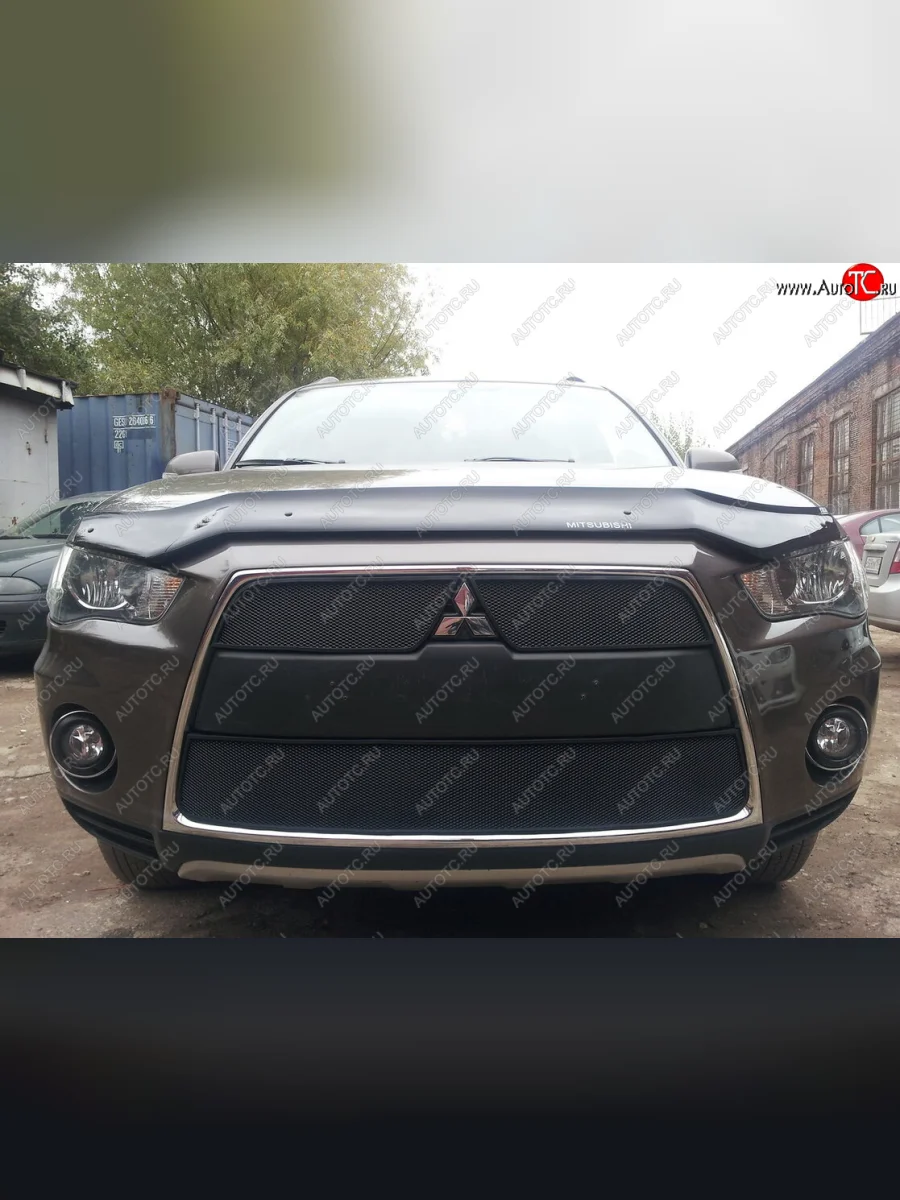 Защитная сетка в бампер (3 части, ячейка 3х7 мм) Стрелка11 Стандарт Mitsubishi Outlander XL (CW)  рестайлинг (2010-2013) (Чёрная)  с доставкой в г. Керчь