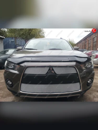 Защитная сетка в бампер (3 части, ячейка 3х7 мм) Стрелка11 Стандарт (Хром) Mitsubishi Outlander XL (CW)  рестайлинг (2010-2013)
