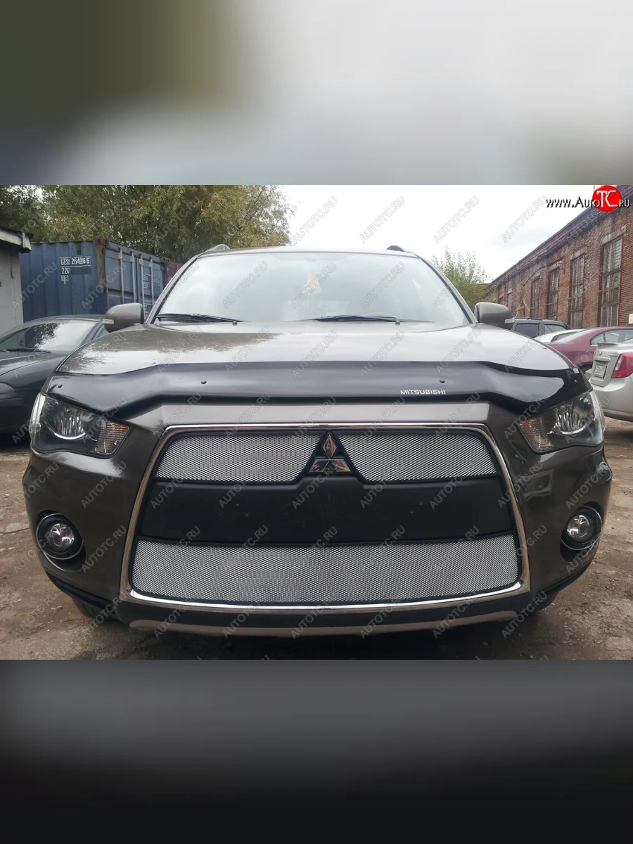 Защитная сетка в бампер (3 части, ячейка 3х7 мм) Стрелка11 Стандарт Mitsubishi Outlander XL (CW)  рестайлинг (2010-2013) (Хром)  с доставкой в г. Керчь