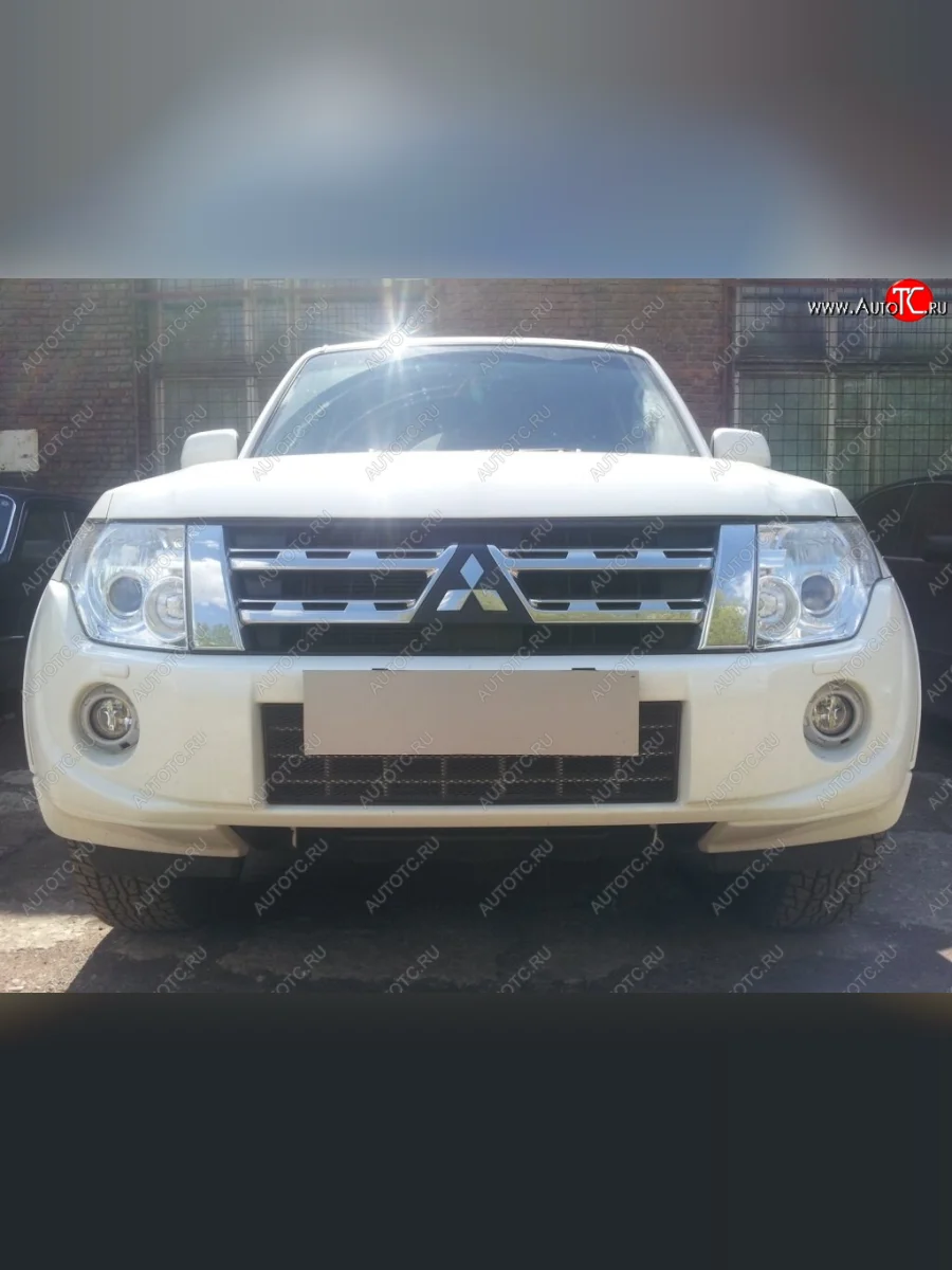 Защитная сетка в бампер (низ, ячейка 3х7 мм) Стрелка11 Премиум  Mitsubishi Pajero (2011-2015) 4 V90, 4 V80 (Чёрная)  в Воронеже Воронежской области