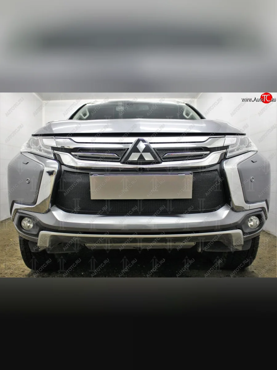 Защитная сетка в бампер (низ, ячейка 3х7 мм) Стрелка11 Стандарт Mitsubishi Pajero Sport QE дорестайлинг (2015-2021) (Чёрная)  в Самаре Самарской области