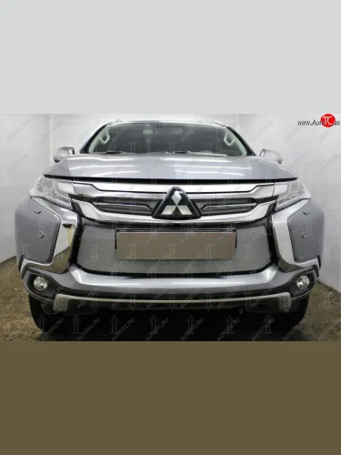 Защитная сетка в бампер (низ, ячейка 3х7 мм) Стрелка11 Стандарт (Хром) Mitsubishi Pajero Sport QE дорестайлинг (2015-2021)