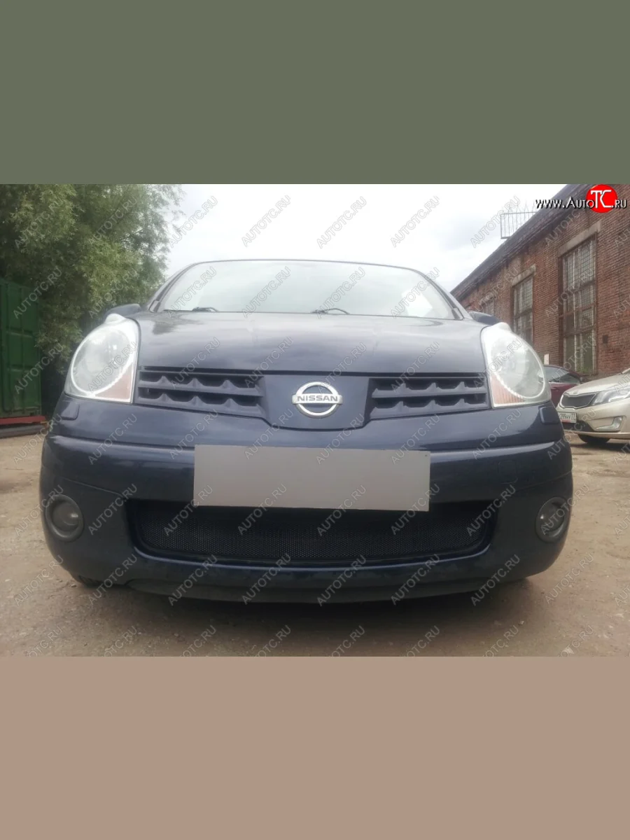 Защитная сетка в бампер (низ, ячейка 3х7 мм) Стрелка11 Стандарт Nissan Note 1 E11 дорестайлинг (2004-2008) (Чёрная)  в Керчи Республика Крым