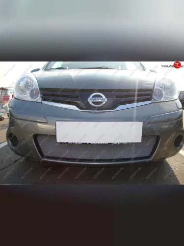 Защитная сетка в бампер (низ, ячейка 3х7 мм) Стрелка11 Стандарт (Хром) Nissan Note 1 E11 рестайлинг (2008-2013)