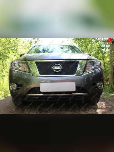 Защитная сетка в бампер (верх, ячейка 3х7 мм) Стрелка11 Стандарт (Чёрная) Nissan Pathfinder R52 дорестайлинг (2012-2017)