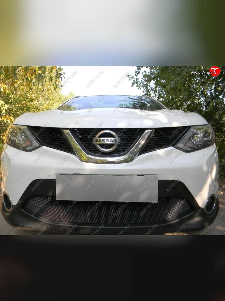 Защитная сетка в бампер (низ, с парктроником, ячейка 3х7 мм) Стрелка11 Стандарт  Nissan Qashqai (2013-2019) 2 (Чёрная)  в Воронеже Воронежской области