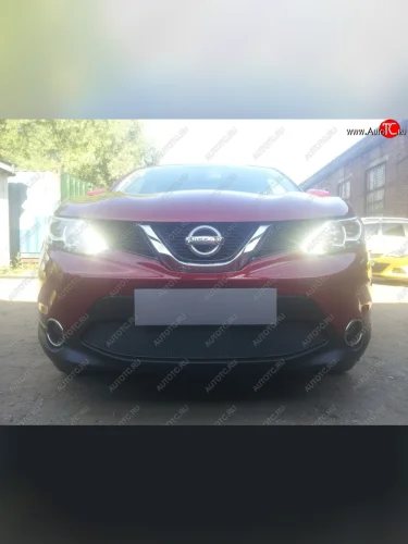 Защитная сетка в бампер (низ, ячейка 4х10 мм) Стрелка11 Премиум (Чёрная) Nissan Qashqai 2 J11 дорестайлинг (2013-2019)